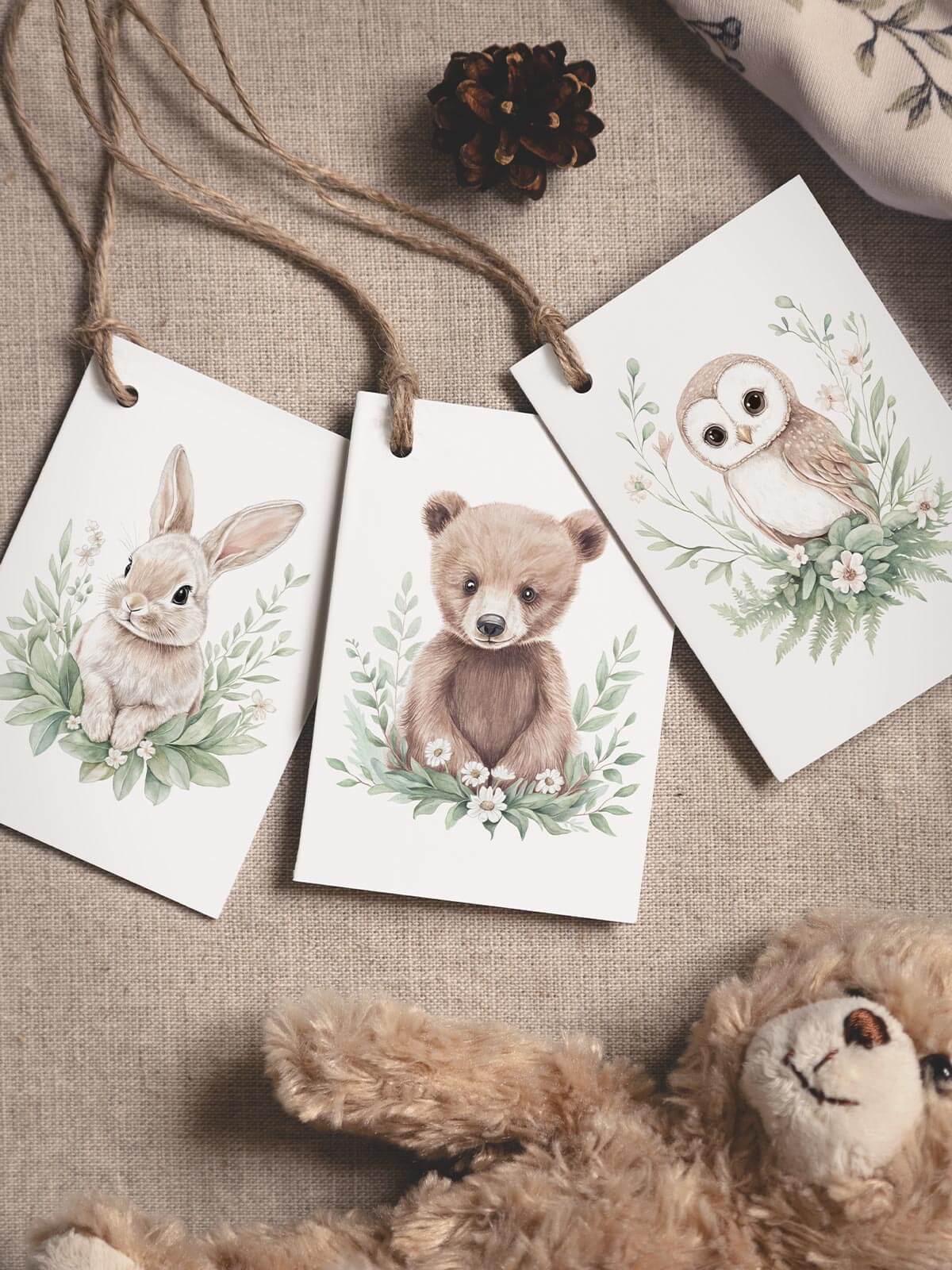 Tre vikta minikort Bonnie, Benji och Nova med natursnören och barnrumsdekorationer